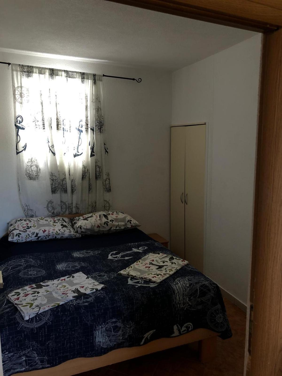 Apartmani Cesarica Карлобаг Номер фото