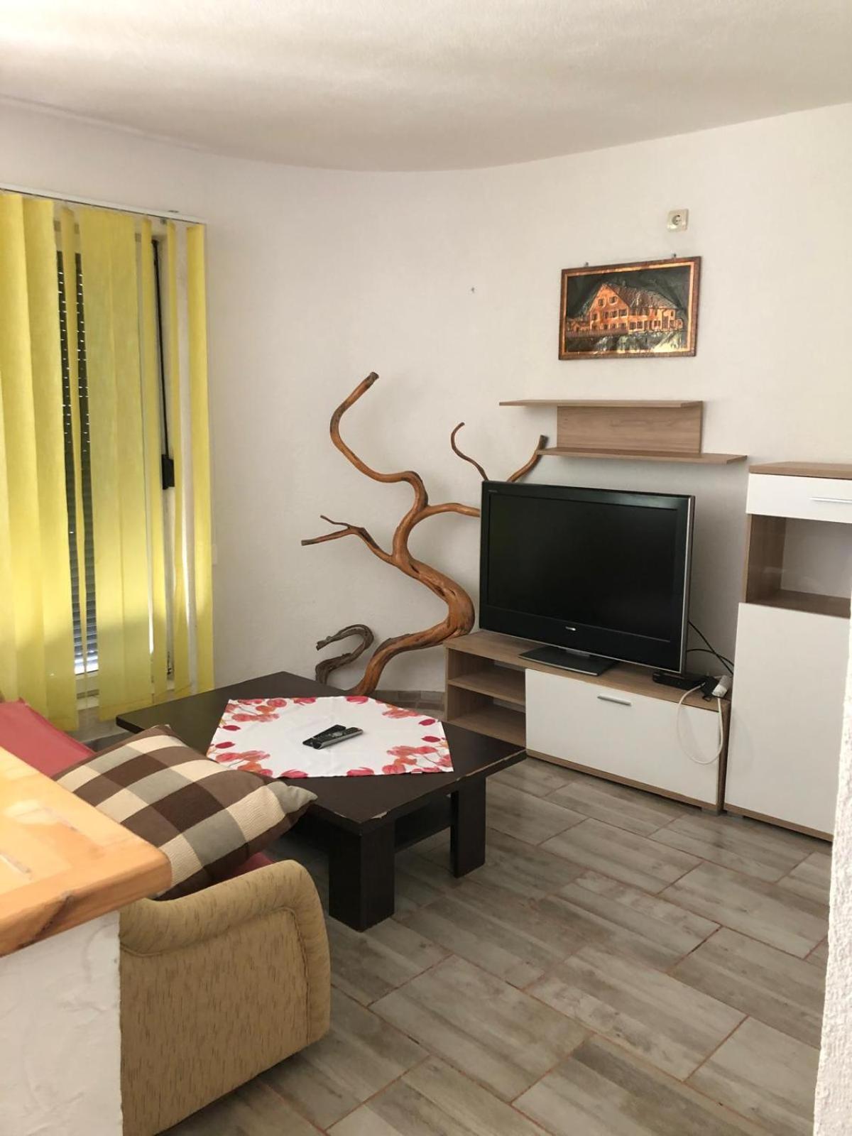 Apartmani Cesarica Карлобаг Номер фото