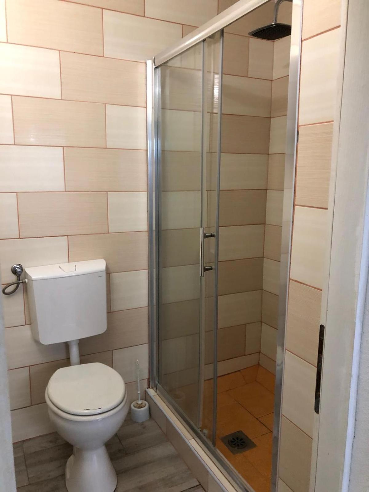 Apartmani Cesarica Карлобаг Номер фото